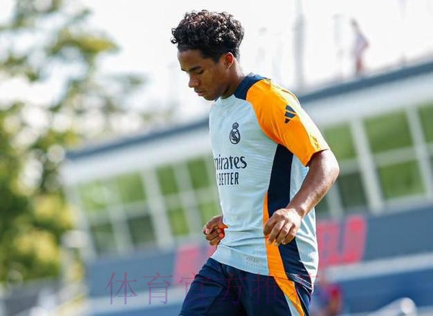 马卡:恩德里克从未考虑离开皇马 他正在等待机会 马卡:恩德里克从未考虑离开皇马 他正在等待机会